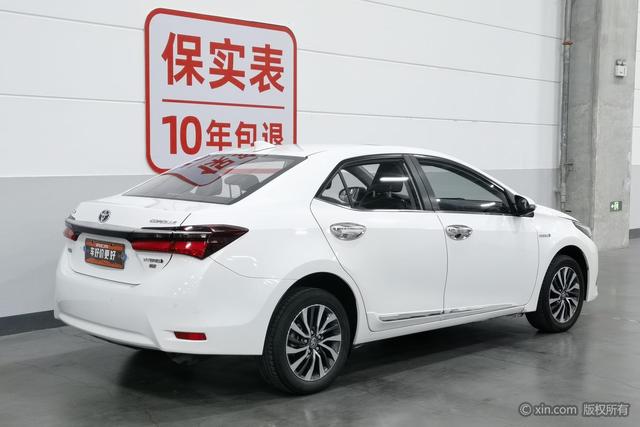 Toyota Corolla 2018 1.8 L E-CVT V — фото 4