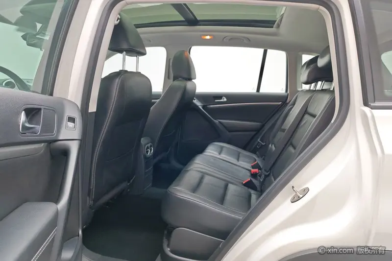 Volkswagen Tiguan — фото 14