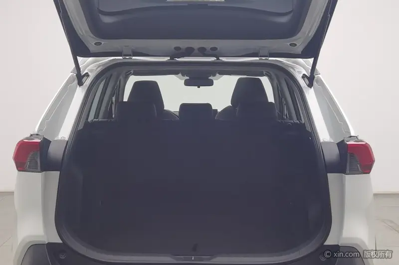 Toyota RAV4 — фото 18