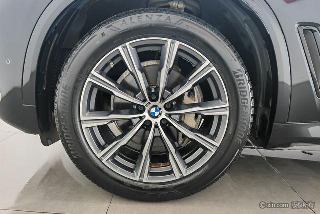 BMW X5 2019 x Drive 40i M — фото 8