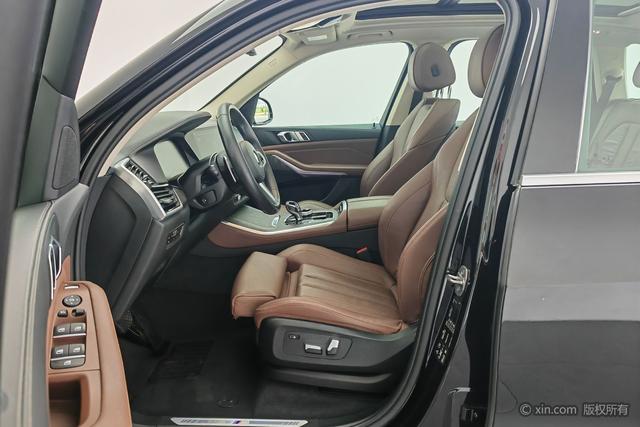 BMW X5 2019 x Drive 40i M — фото 17