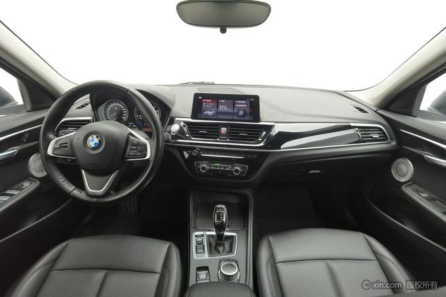 BMW 1-Series 2021 120i M — фото 12