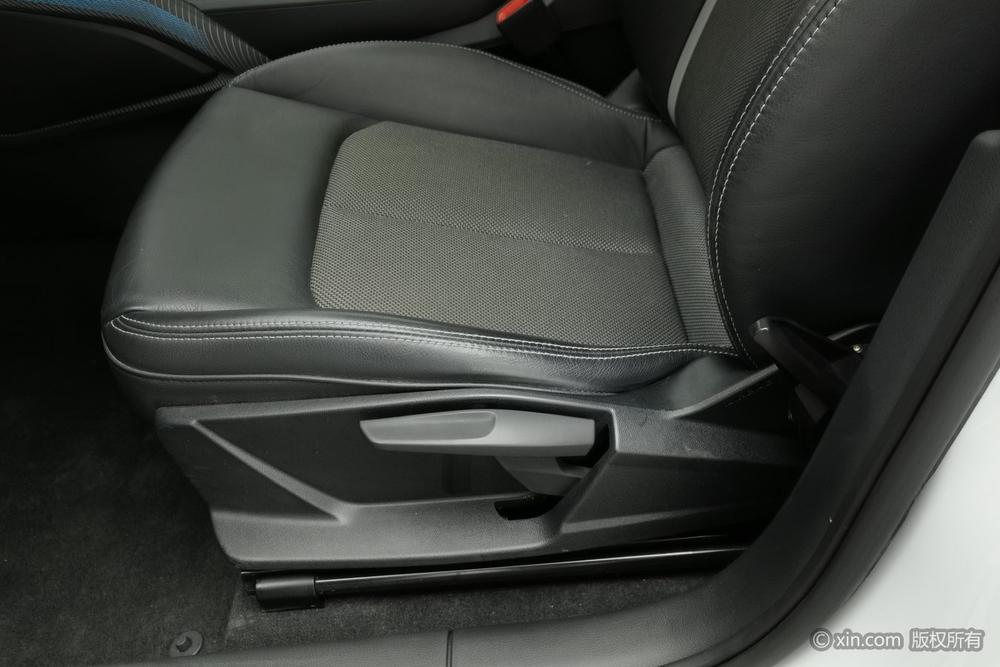 Audi Q2L e-tron, фото 18