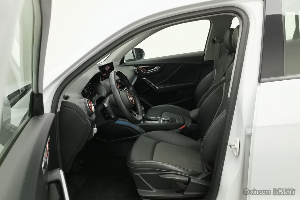 Audi Q2L e-tron, фото 17