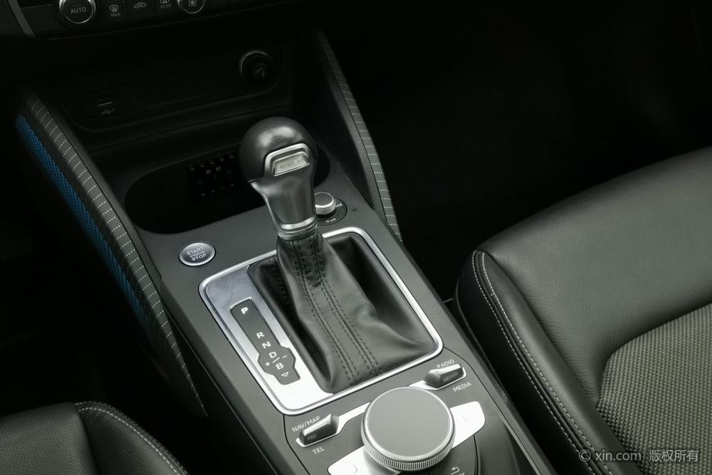 Audi Q2L e-tron, фото 15
