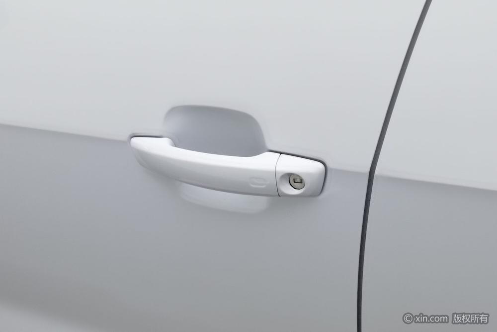 Audi Q2L e-tron, фото 11