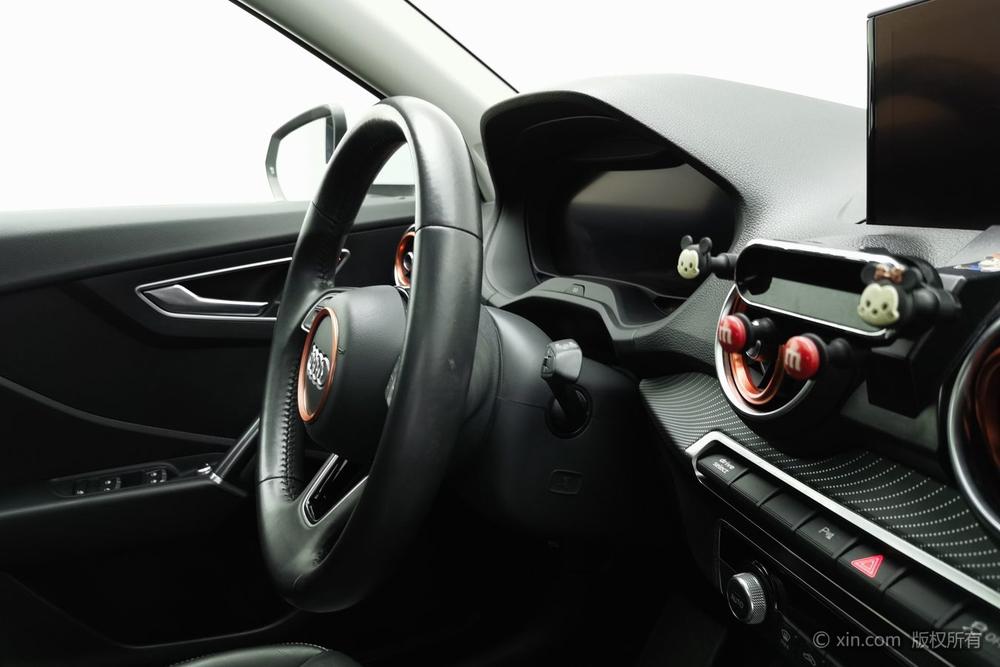 Audi Q2L e-tron, фото 10