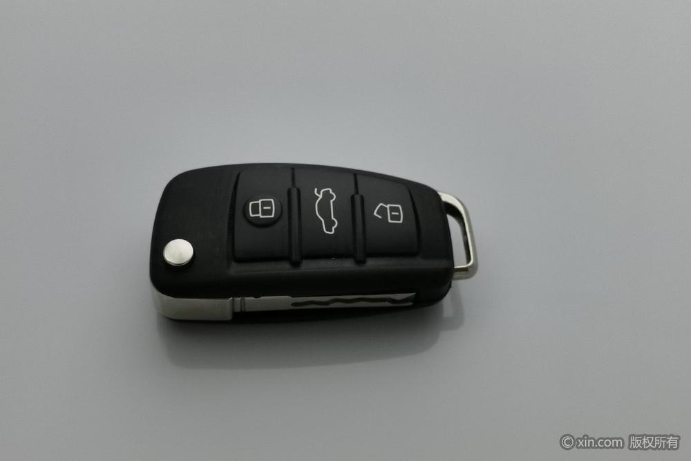 Audi Q2L e-tron, фото 6