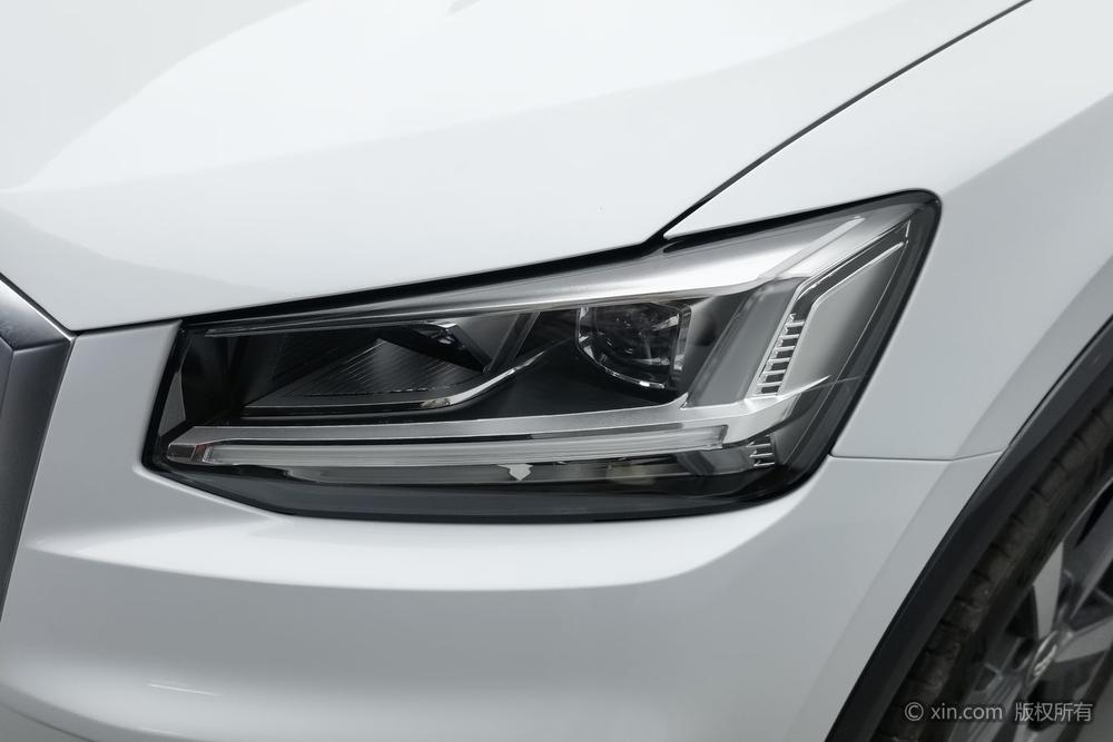 Audi Q2L e-tron, фото 7