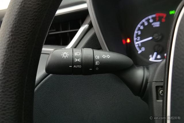 Toyota Frontlander 2022 2.0 L CVT PLUS — фото 15