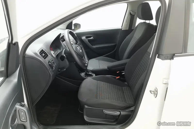 Volkswagen Polo 1.4 L AT Comfort — фото 12