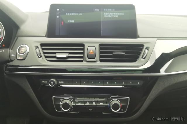 BMW 1-Series 2019 120i Leading M — фото 13