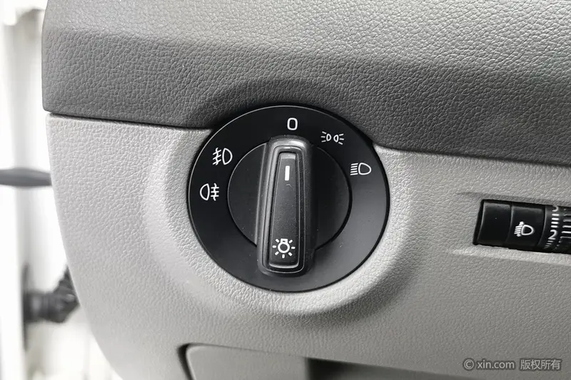 Skoda Rapid 1.6 L MT — фото 11