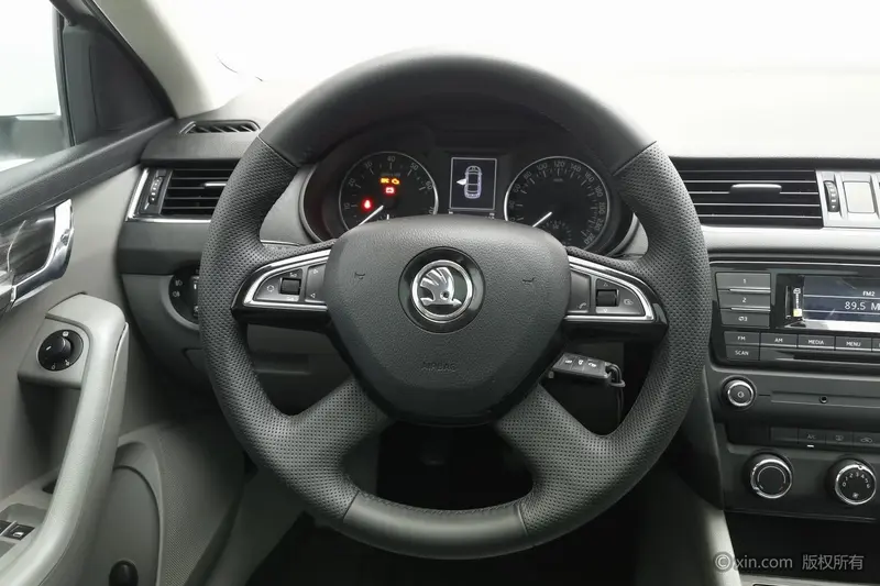 Skoda Rapid 1.6 L MT — фото 9