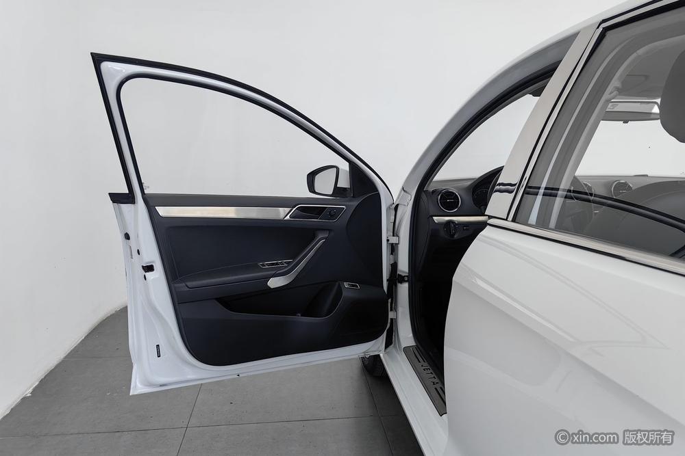 Заказать Volkswagen Jetta 2019 года за 1 162 033 ₽  из Китая