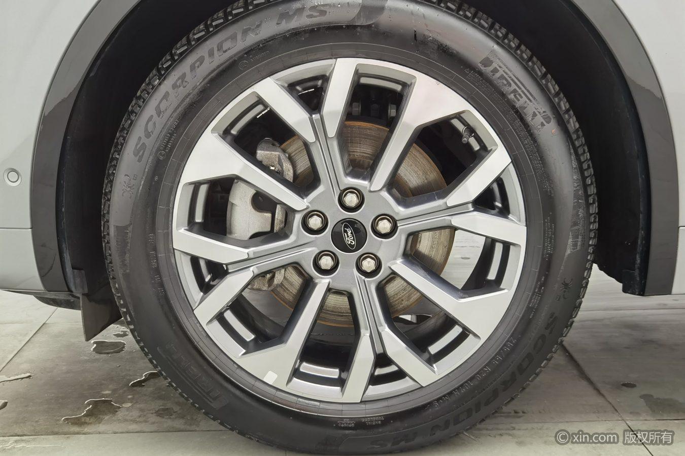 Ford Edge 2023 L 2.0T EcoBoost мест