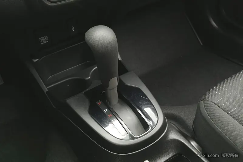 Honda Fit — фото 10