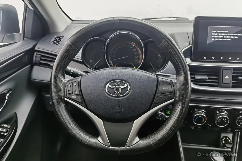 Toyota Yaris L — фото 9