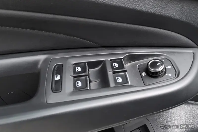 Volkswagen Passat — фото 17