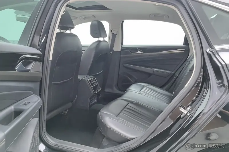 Volkswagen Passat — фото 14