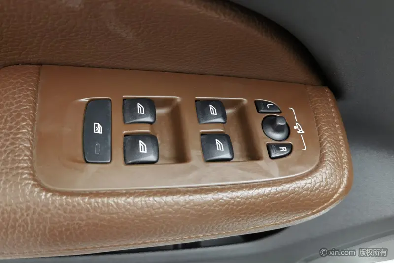 Volvo S60 — фото 17
