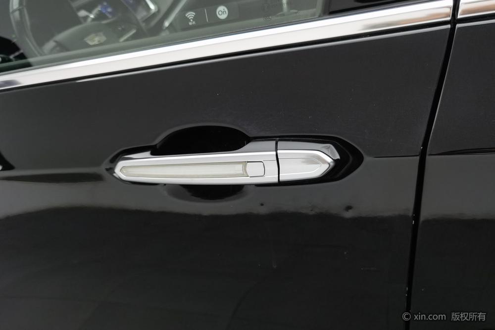 Cadillac XT6, фото 10