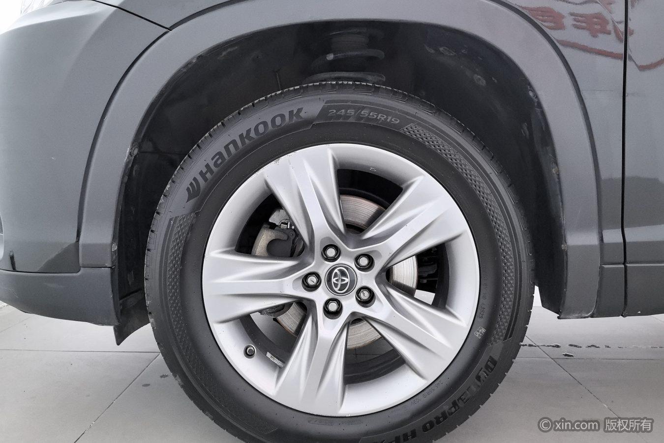 Toyota Highlander 2021 2.0T Luxury 7 мест