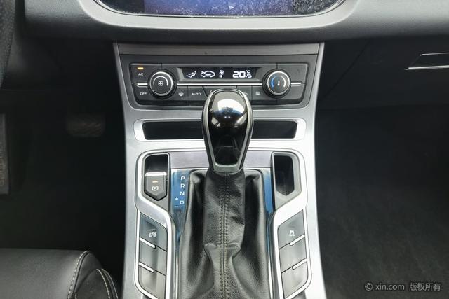 Geely Emgrand 2018 1.5 L CVT — фото 15