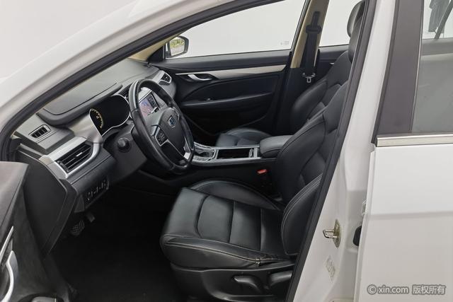 Geely Emgrand 2018 1.5 L CVT — фото 17