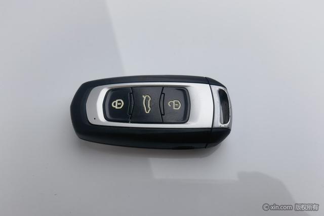 Geely Emgrand 2018 1.5 L CVT — фото 6