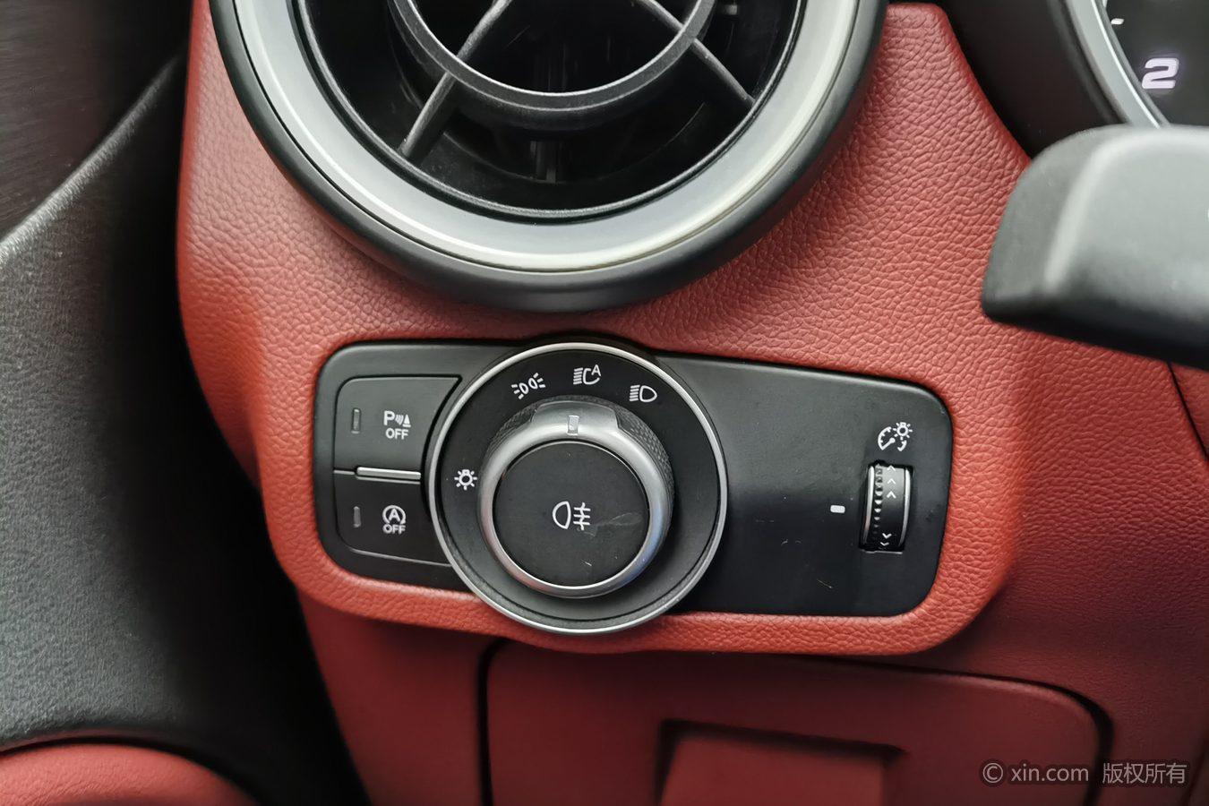 Alfa Romeo Stelvio si tan wei 2017 2.0T 200HP jing ying ban