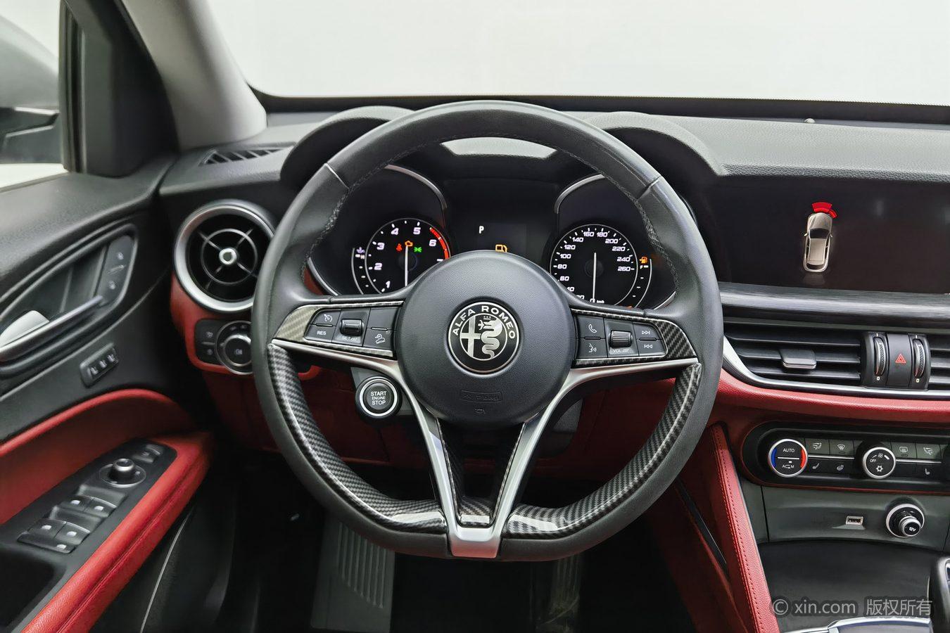 Alfa Romeo Stelvio si tan wei 2017 2.0T 200HP jing ying ban
