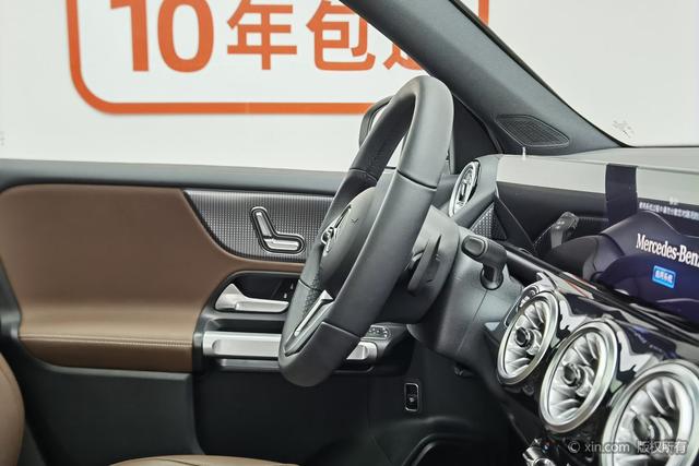 Mercedes-Benz GLB 2023 GLB 220 — фото 11