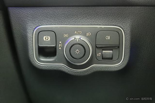 Mercedes-Benz GLB 2023 GLB 220 — фото 17