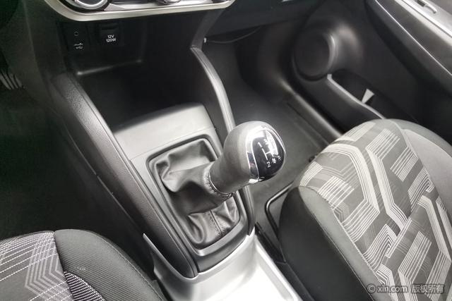 Nissan Kicks 2020 1.5 L MT — фото 14