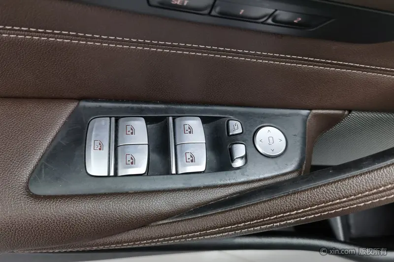 BMW 5 Series — фото 17