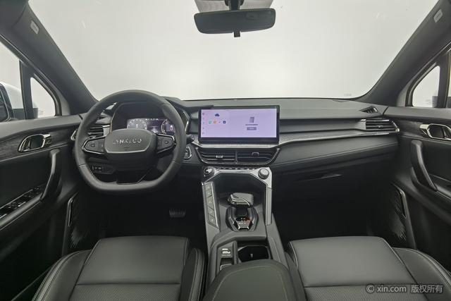 Lynk & Co 06 2023 Remix 1.5 T Pro — фото 13