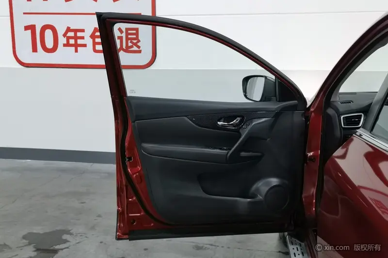 Nissan Qashqai 2.0 L CVT Luxury V — фото 16