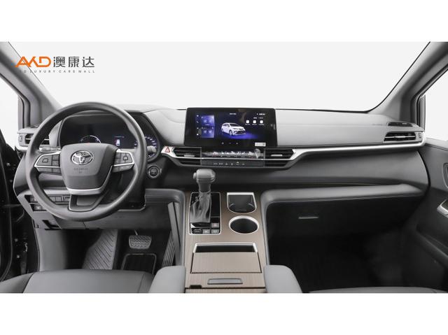 Toyota Granvia 2024 2.5 L 2 WD — фото 7