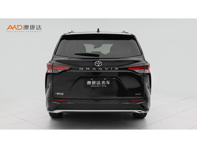 Toyota Granvia 2024 2.5 L 2 WD — фото 3