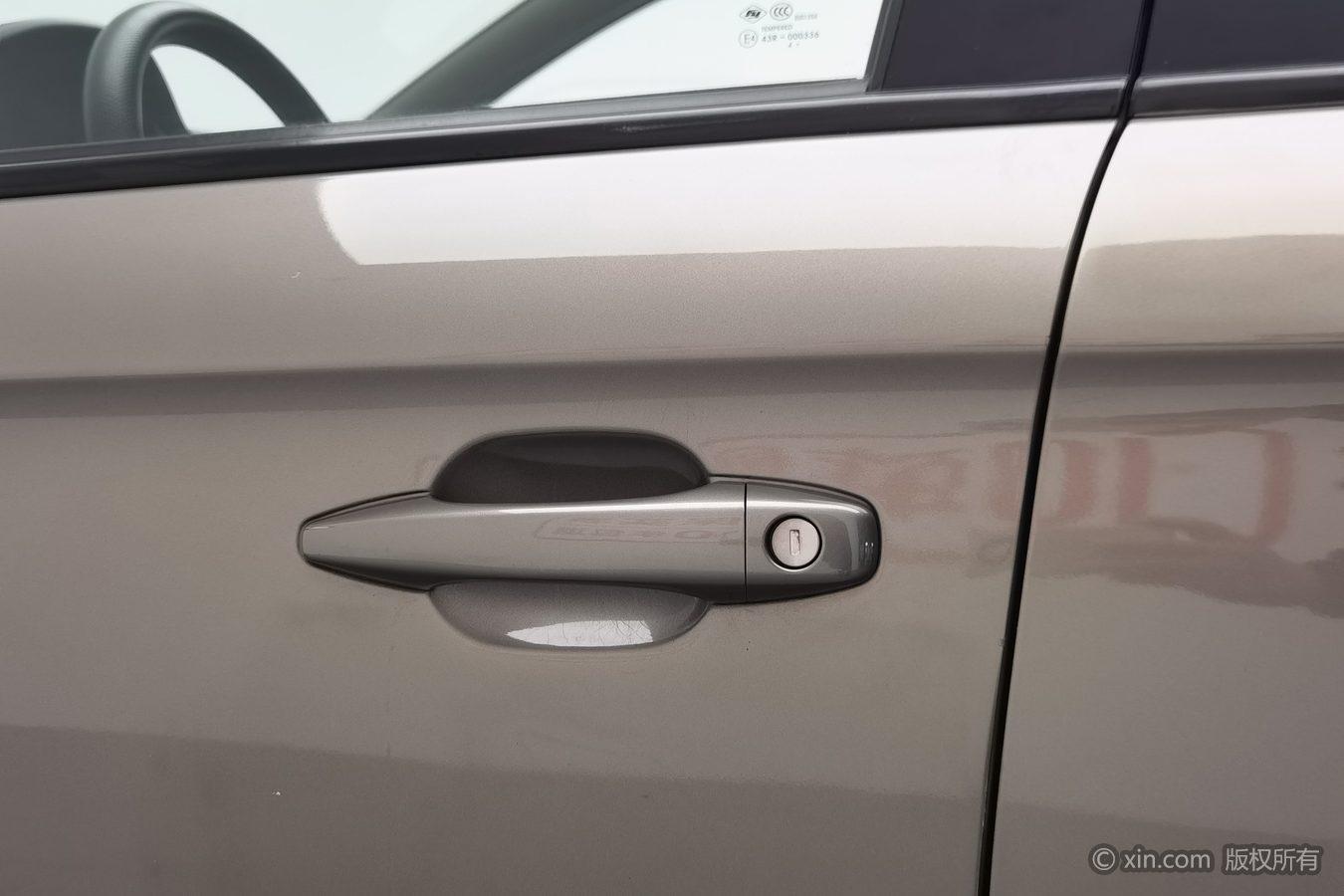 Peugeot 301 2014 1.6L MT Comfort