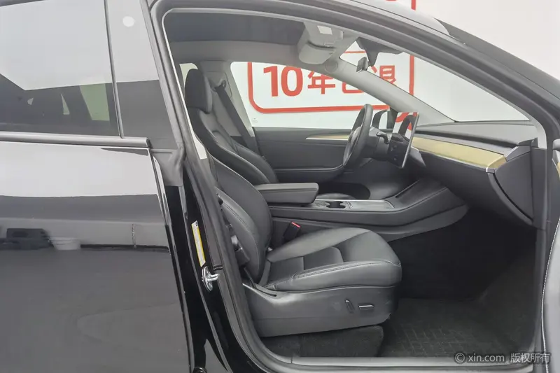 Tesla Model Y — фото 12