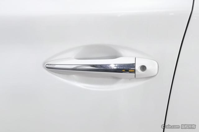 Infiniti Q50L 2015 2.0 T — фото 10