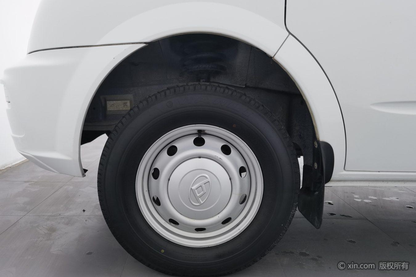 Maxus V80 2023 2.0T MT 5/6 мест