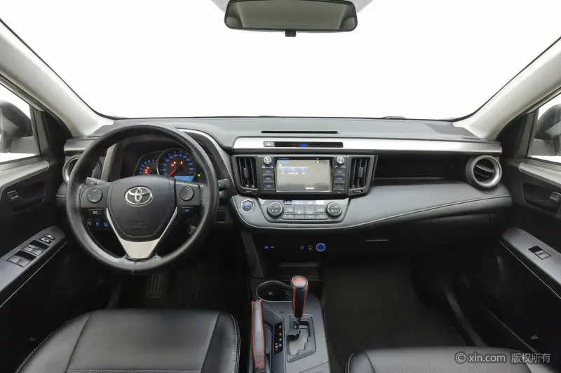 Toyota RAV4 — фото 8