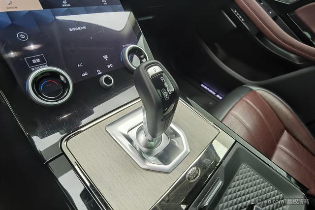 Land Rover Range Rover Evoque 2023 L 249 PS R-Dynamic HSE — фото 15