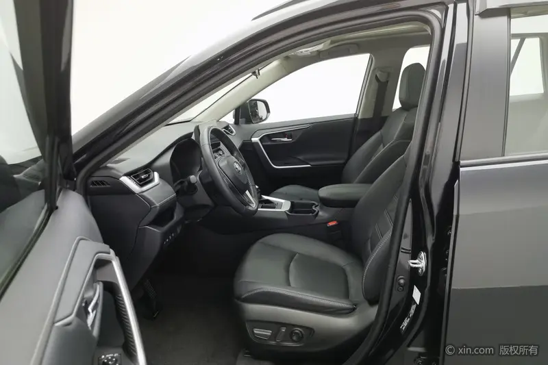 Toyota RAV4 — фото 12