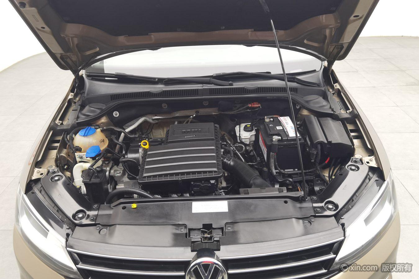 Volkswagen Sagitar 2015 1.6L MT Comfort
