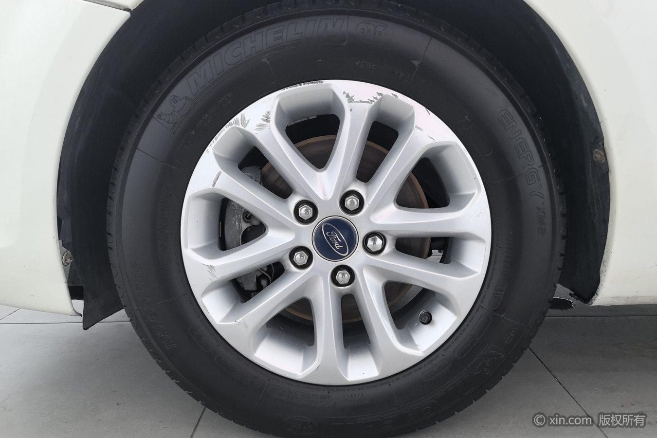 Ford Focus 2013 1.8L AT