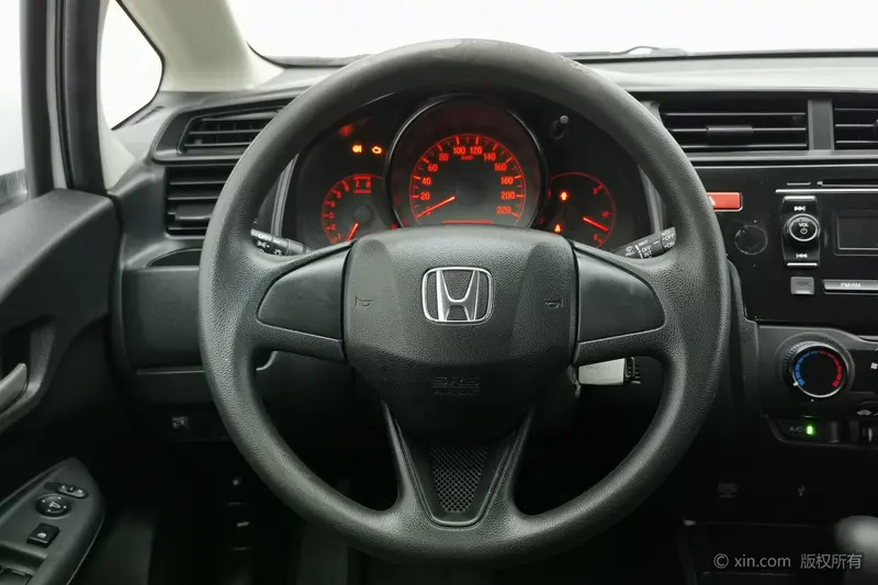 Honda Fit — фото 9
